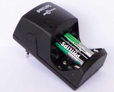 Зарядно устройство PNM610 с 2R6 AA батерии