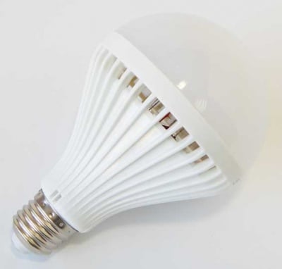 Светодиодна лампа 220V/W24W E27