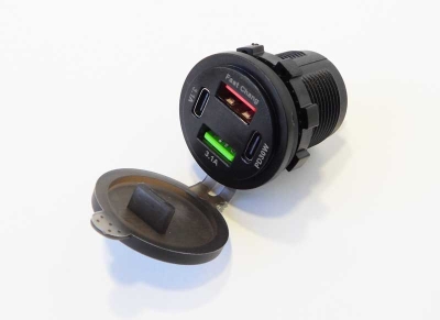 Автомобилен волтметър 07 с USB-A + USB-C