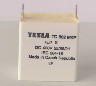 Кондензатор биполярен 4.7MF/400V