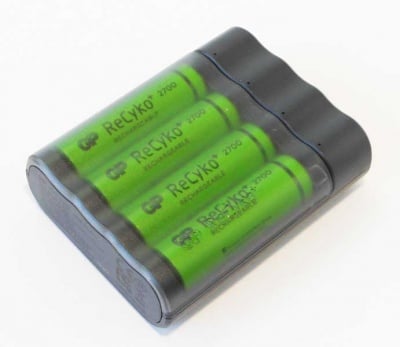 Зарядно устройство X411 GP С 4 R6/AA POWER BANK