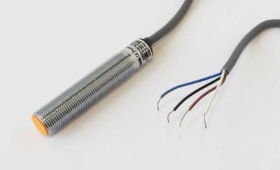 Индуктивен датчик 12 PNP