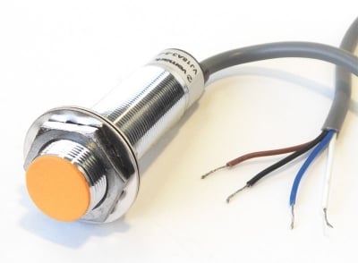 Индуктивен датчик 18 NPN