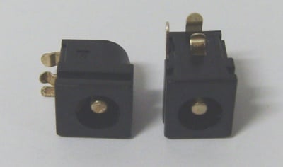 Захранваща букса мъжка 3.0 F114