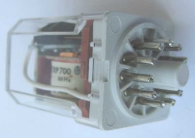 Реле 24V/8A RP700