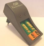 Зарядно устройство GP2100 с 2 R6/AA