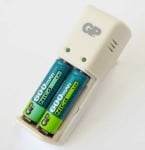 Зарядно устройство GP600 с 2 R6/AA