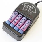 Зарядно устройство MN811 с 4 R6/AA